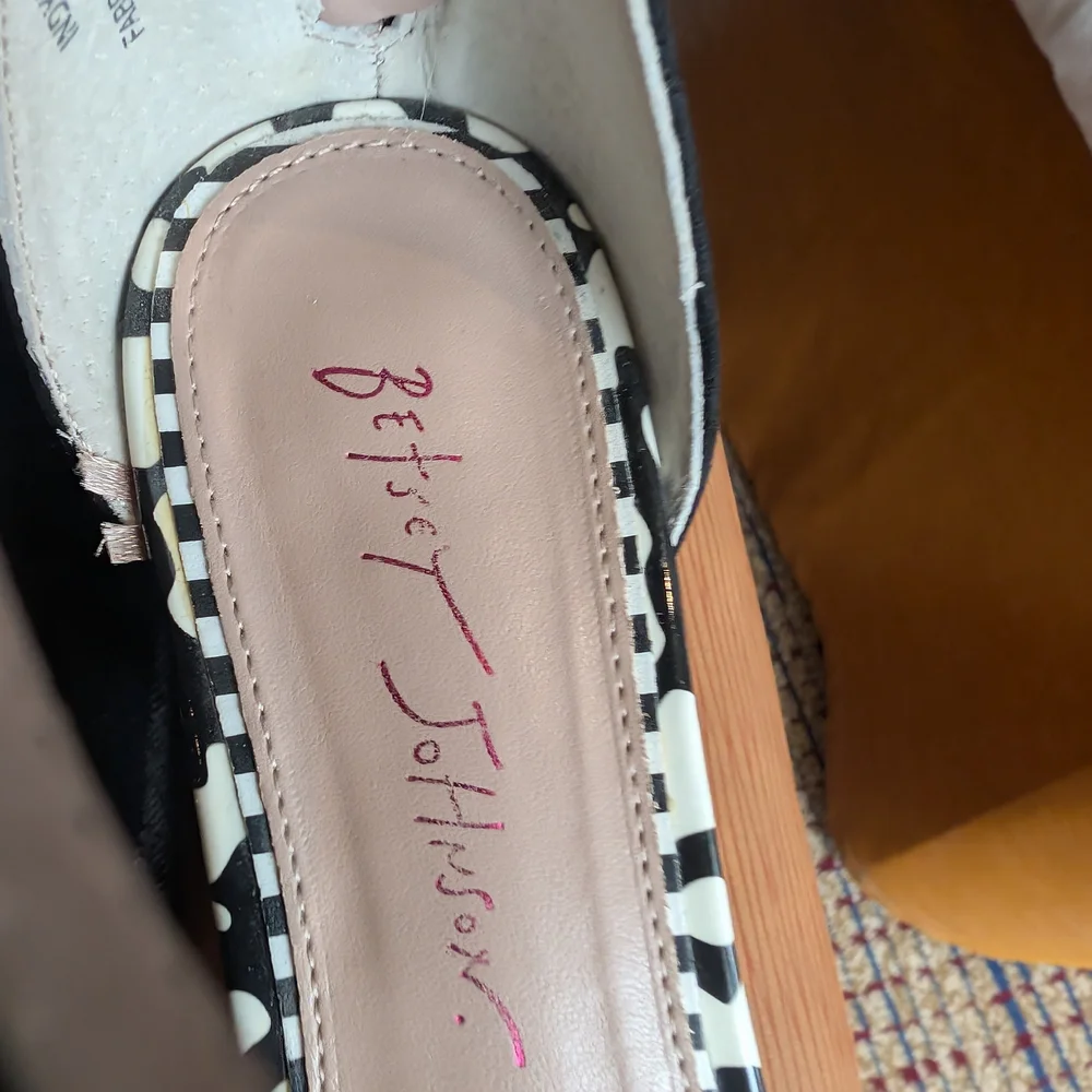 Betsey Johnson Black and White Floral Heels - Picture 2 of 16
